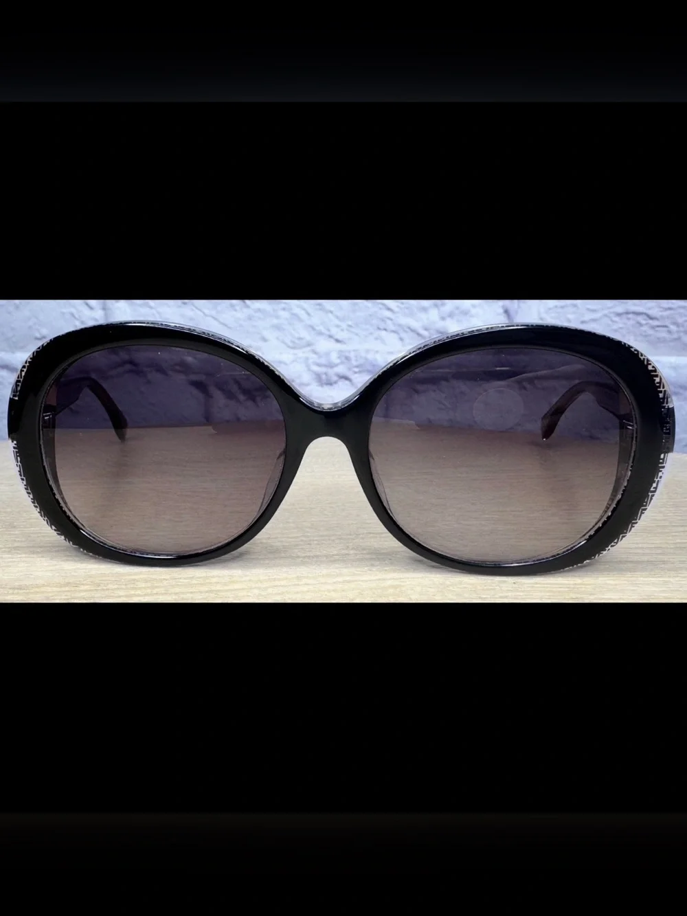 Fendi Black Round Oversized Women's Sunglasses with Gradient Lenses